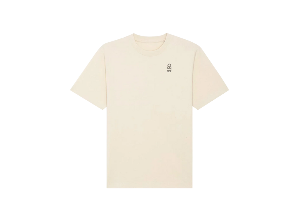 Licht beige t-shirt, unisex, geborduurd logo op de borst.