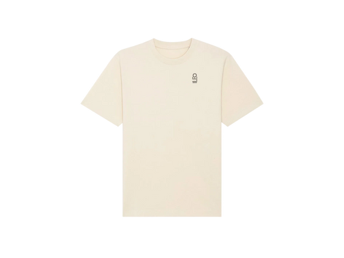 Licht beige t-shirt, unisex, geborduurd logo op de borst.