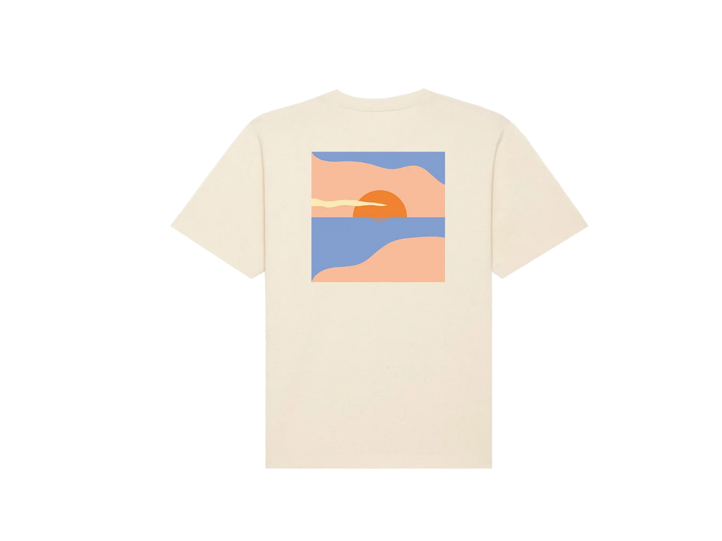 Licht beige t-shirt, unisex, print op achterkant, pastel kleuren, zonsondergang. 